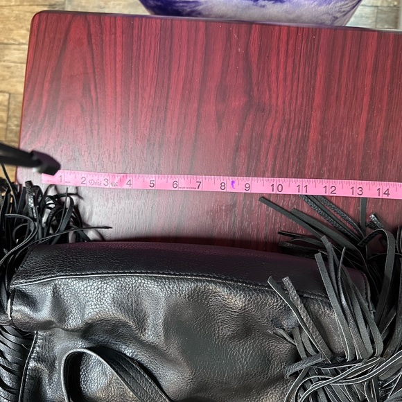 Carlos Santana fringed black leather bag. - Picture 10 of 13
